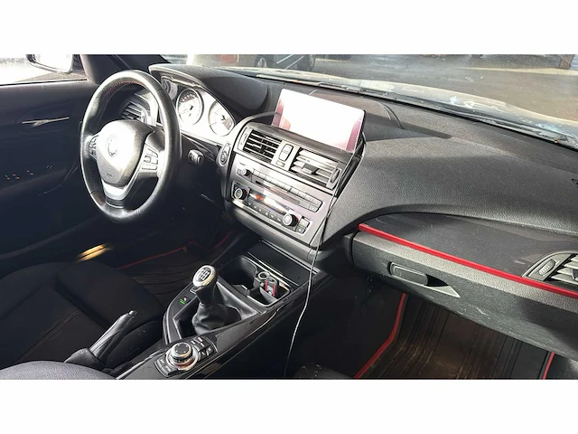 Bmw 116i personenauto - afbeelding 2 van  33