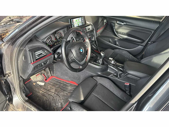 Bmw 116i personenauto - afbeelding 3 van  33