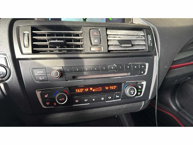 Bmw 116i personenauto - afbeelding 4 van  33
