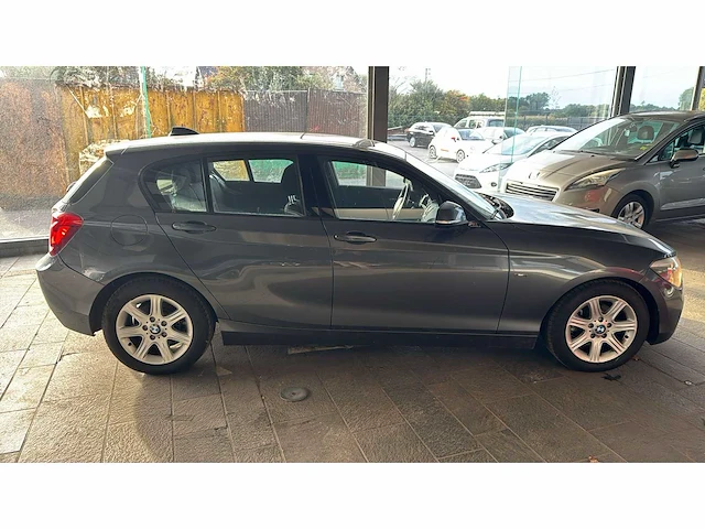 Bmw 116i personenauto - afbeelding 12 van  33