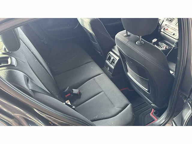 Bmw 116i personenauto - afbeelding 24 van  33