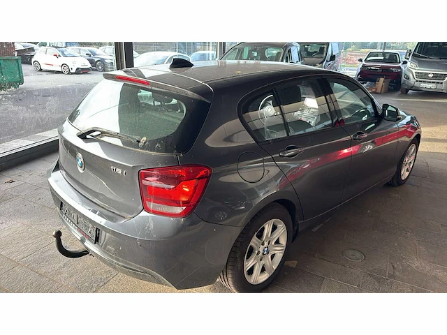 Bmw 116i personenauto - afbeelding 23 van  33