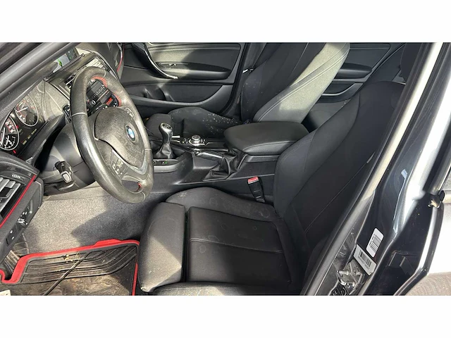 Bmw 116i personenauto - afbeelding 33 van  33