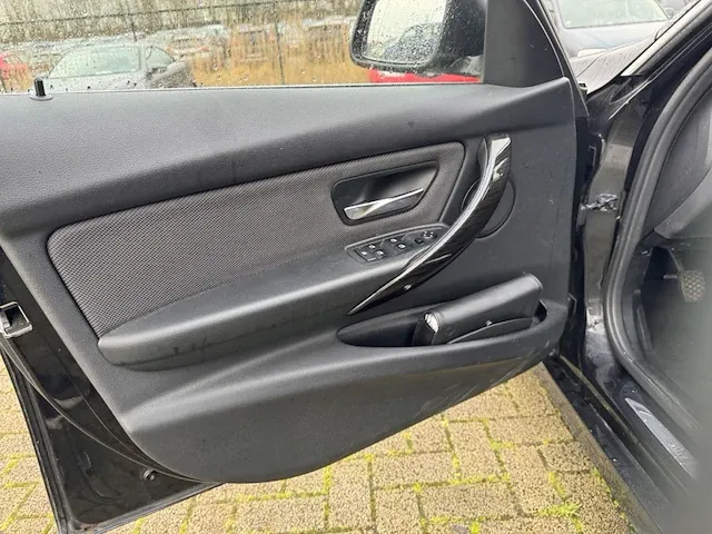 Bmw 3 sw (f31) 318 d blueperformance 136, 2015 - afbeelding 29 van  31