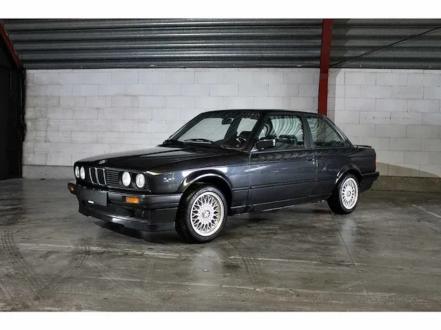 Bmw 318 is (e30) 1.8 benzine handleiding - oldtimer - afbeelding 1 van  33