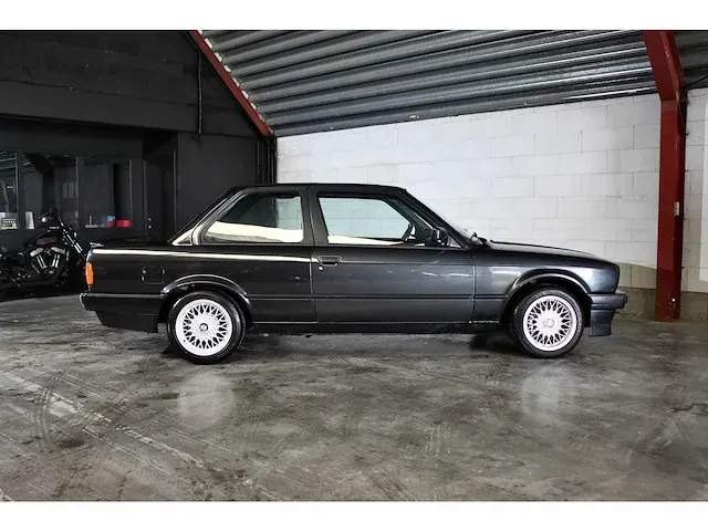 Bmw 318 is (e30) 1.8 benzine handleiding - oldtimer - afbeelding 32 van  33