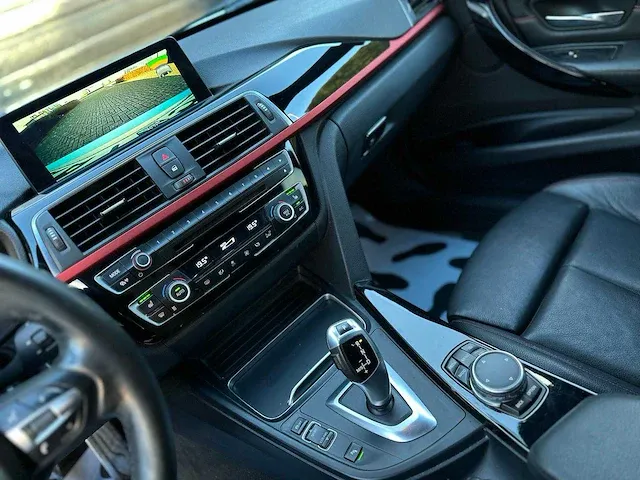 Bmw 318d, 2015 - afbeelding 15 van  16