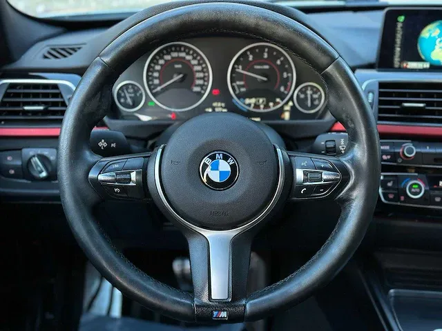 Bmw 318d, 2015 - afbeelding 16 van  16