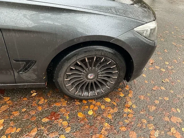 Bmw 318d gt - 2015 - afbeelding 16 van  29