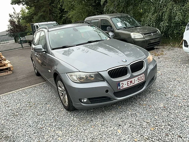 Bmw 318d personenauto - afbeelding 2 van  12