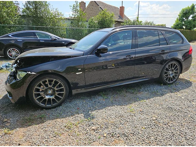 Bmw 318d touring (ongevalwagen / project-basis) (marge) - afbeelding 1 van  1