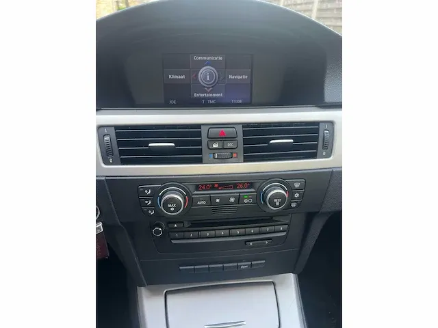 Bmw 318d uit 2010 - afbeelding 2 van  12
