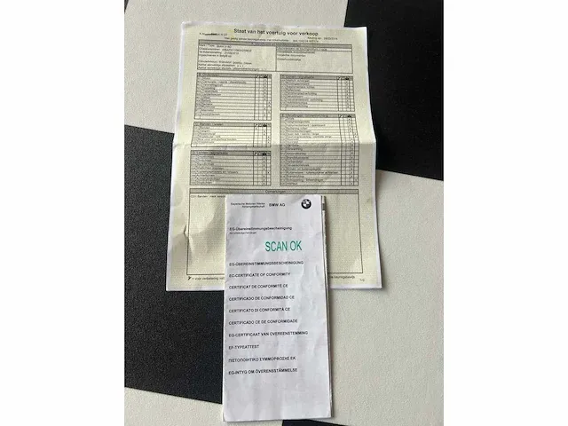 Bmw 318d uit 2010 - afbeelding 3 van  12