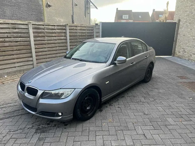 Bmw 318d uit 2010 - afbeelding 1 van  12