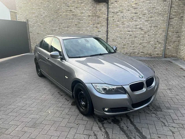 Bmw 318d uit 2010 - afbeelding 5 van  12