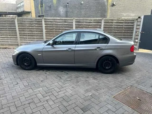 Bmw 318d uit 2010 - afbeelding 8 van  12