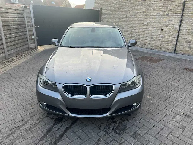 Bmw 318d uit 2010 - afbeelding 9 van  12