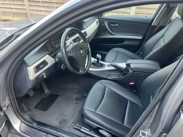 Bmw 318d uit 2010 - afbeelding 11 van  12