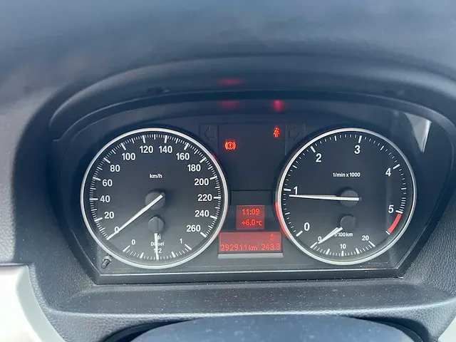 Bmw 318d uit 2010 - afbeelding 12 van  12