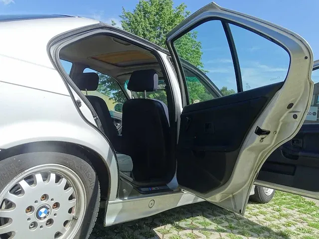 Bmw 318i automatic, zt-50-dx - afbeelding 18 van  53