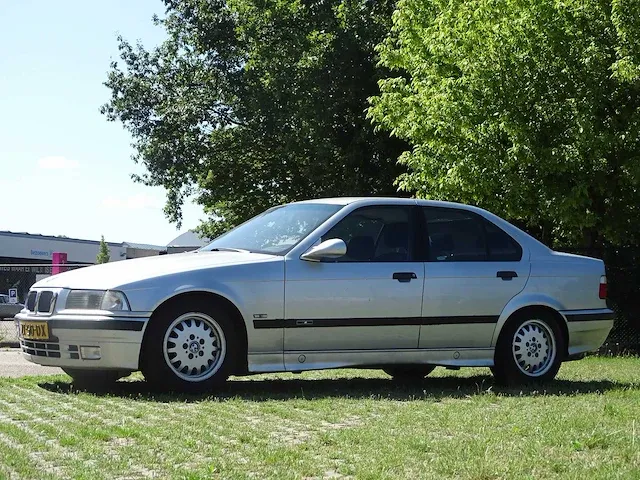 Bmw 318i automatic, zt-50-dx - afbeelding 12 van  53