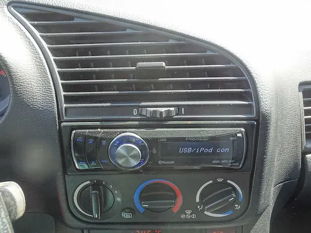 Bmw 318i automatic, zt-50-dx - afbeelding 31 van  53