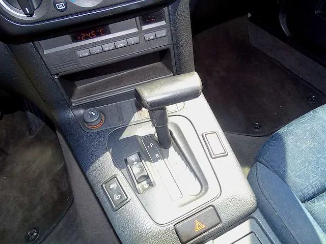 Bmw 318i automatic, zt-50-dx - afbeelding 32 van  53
