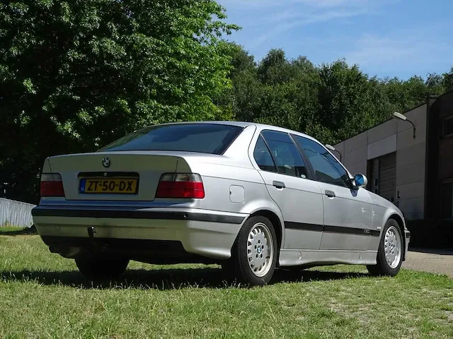 Bmw 318i automatic, zt-50-dx - afbeelding 34 van  53