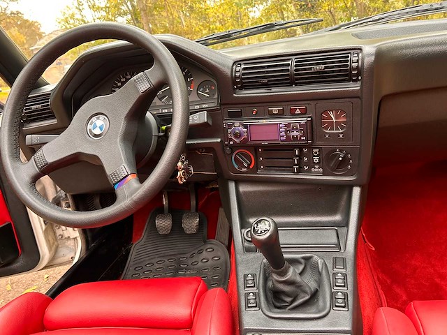 Bmw 320 i cabriolet e 30 vintage auto's > 15 - afbeelding 4 van  35