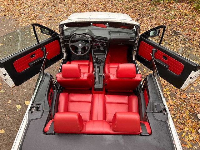 Bmw 320 i cabriolet e 30 vintage auto's > 15 - afbeelding 9 van  35