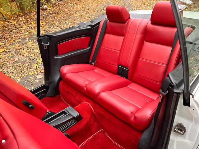 Bmw 320 i cabriolet e 30 vintage auto's > 15 - afbeelding 11 van  35