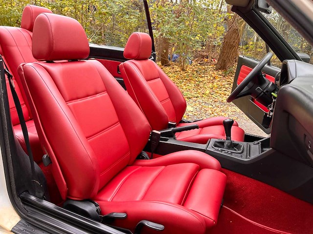 Bmw 320 i cabriolet e 30 vintage auto's > 15 - afbeelding 14 van  35