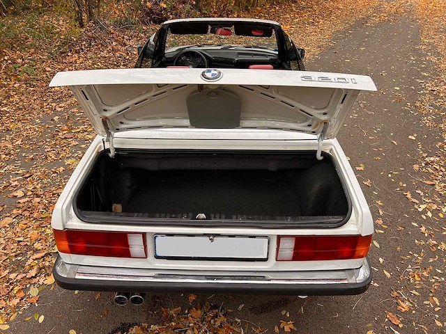 Bmw 320 i cabriolet e 30 vintage auto's > 15 - afbeelding 20 van  35