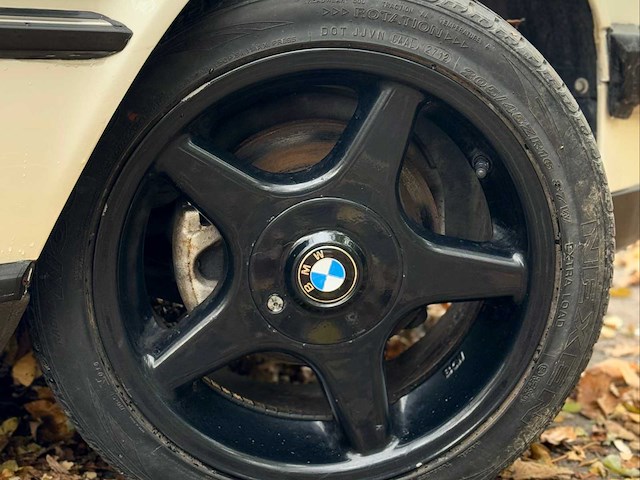 Bmw 320 i cabriolet e 30 vintage auto's > 15 - afbeelding 24 van  35