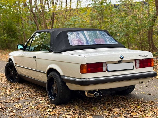 Bmw 320 i cabriolet e 30 vintage auto's > 15 - afbeelding 23 van  35