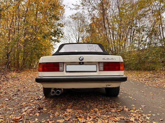 Bmw 320 i cabriolet e 30 vintage auto's > 15 - afbeelding 30 van  35