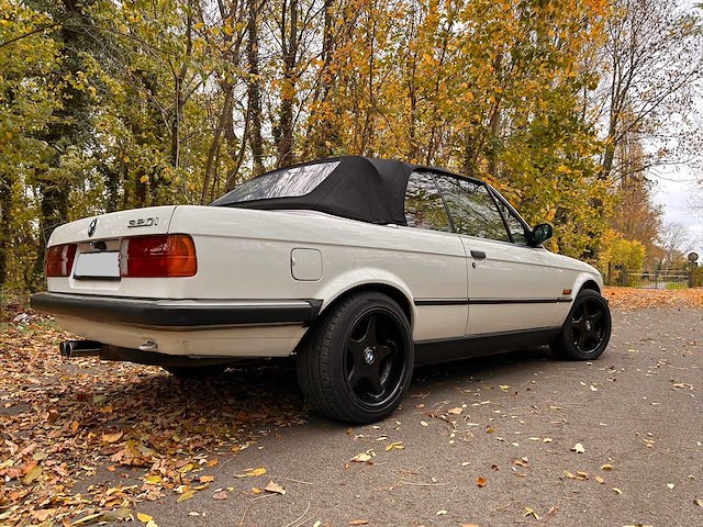 Bmw 320 i cabriolet e 30 vintage auto's > 15 - afbeelding 31 van  35
