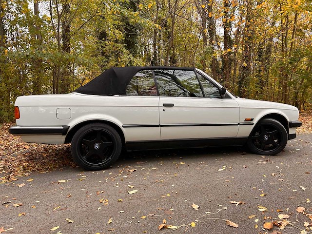 Bmw 320 i cabriolet e 30 vintage auto's > 15 - afbeelding 32 van  35
