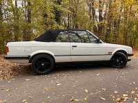 Bmw 320 i cabriolet e 30 vintage auto's > 15 - afbeelding 32 van  35