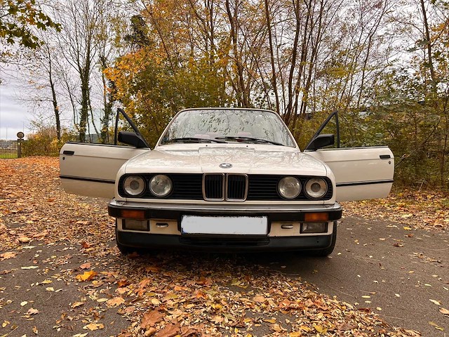 Bmw 320 i cabriolet e 30 vintage auto's > 15 - afbeelding 34 van  35