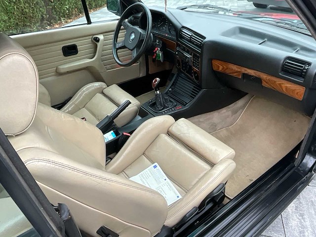 Bmw 320 i - afbeelding 25 van  51
