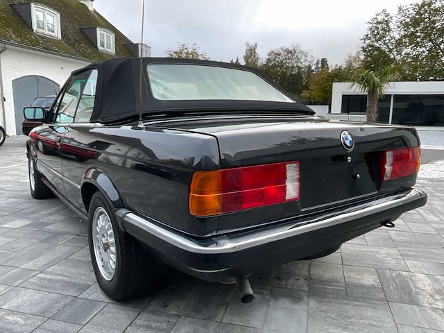 Bmw 320 i - afbeelding 23 van  51