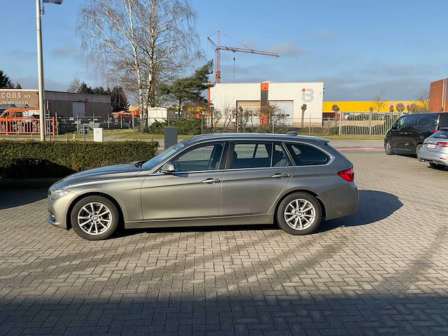 Bmw 320d efficient dynamics personenauto - afbeelding 19 van  23