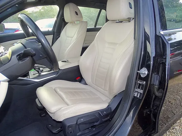 Bmw 320d touring - afbeelding 25 van  50
