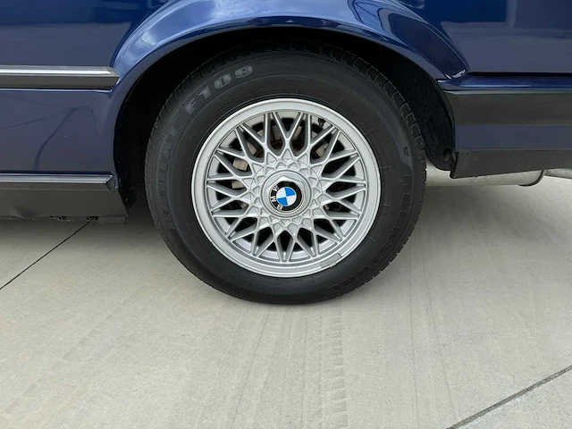 Bmw 320i e30 cabrio - afbeelding 36 van  37