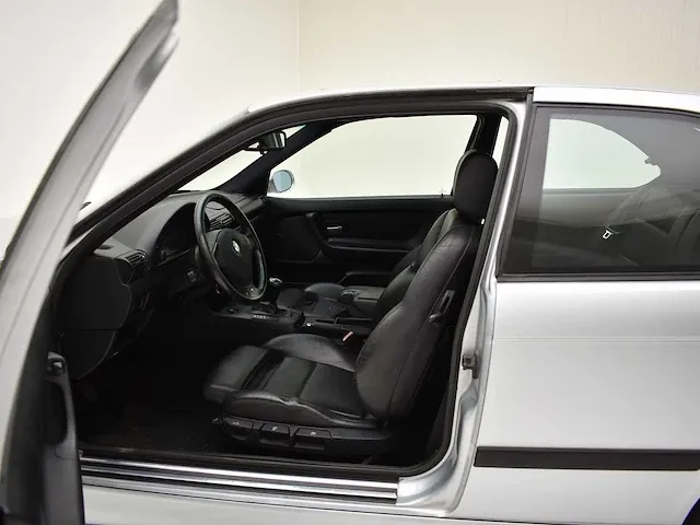 Bmw 323ti compact - afbeelding 17 van  51