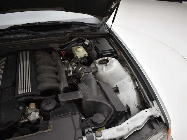 Bmw 323ti compact - afbeelding 33 van  51