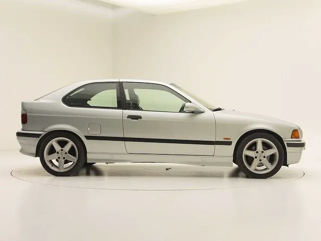 Bmw 323ti compact - afbeelding 23 van  51