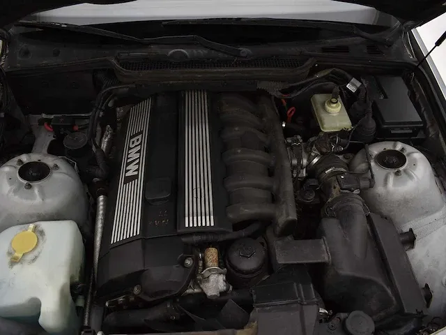 Bmw 323ti compact - afbeelding 35 van  51