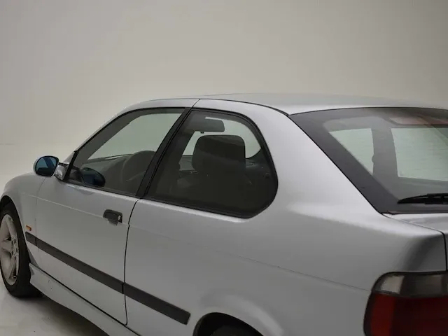 Bmw 323ti compact - afbeelding 47 van  51